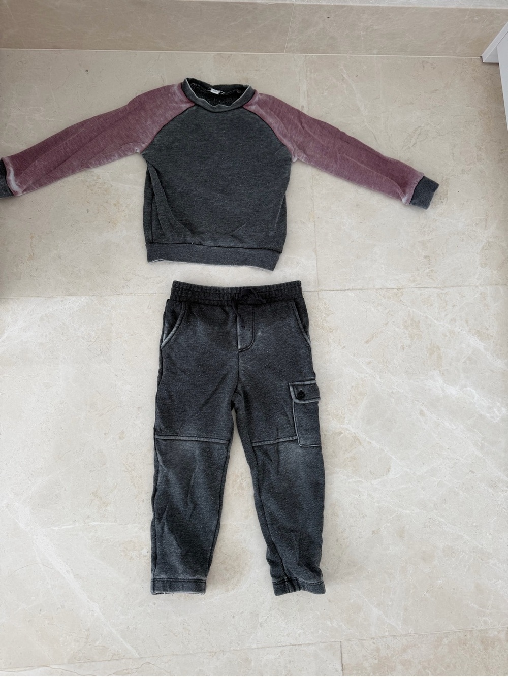 Splendid Two-Piece Dark Gray Sweatshirt & Cargo Pants Set with Mauve Sleeves